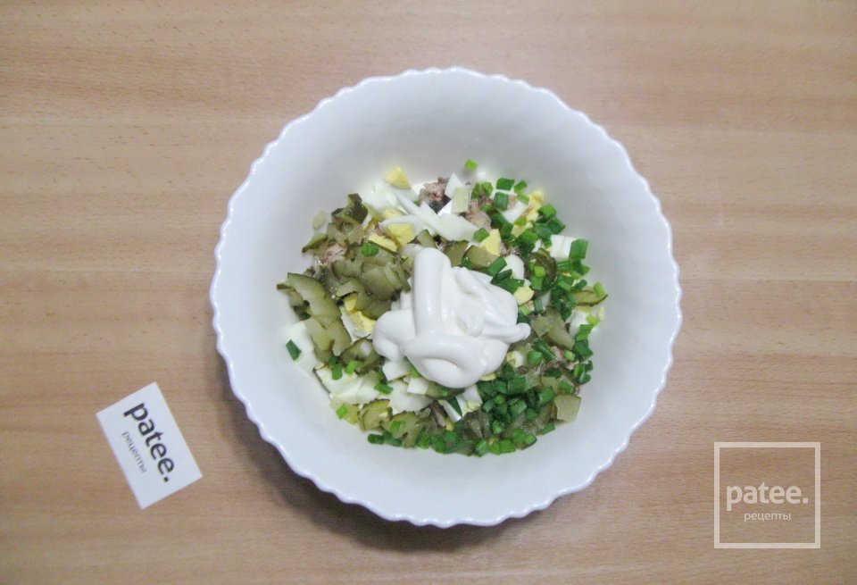 Салат с сардиной и зеленым горошком - Шаг 8