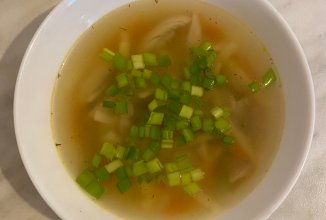 Куриный суп-лапша с зелёным горошком