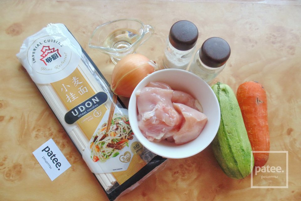 Куриное филе с овощами и лапшой удон - Шаг 1