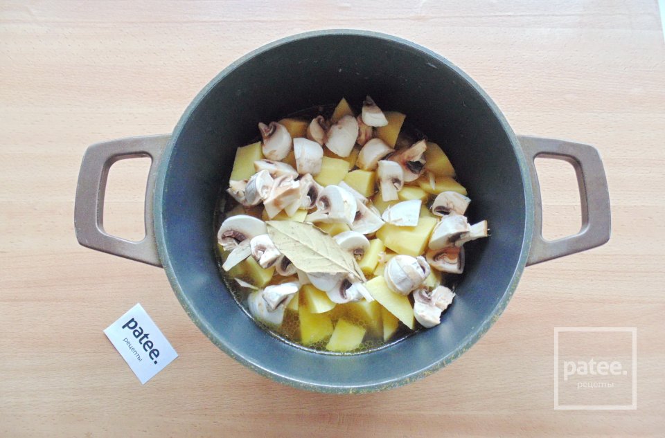 Тушеный картофель с фасолью и грибами - Шаг 7