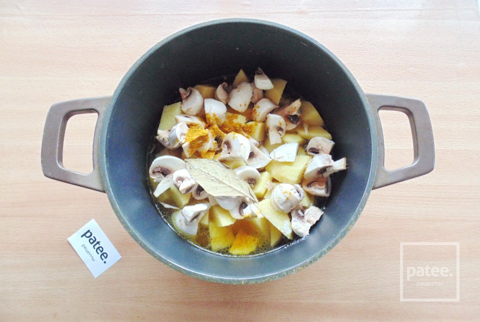 Тушеный картофель с фасолью и грибами - Шаг 8