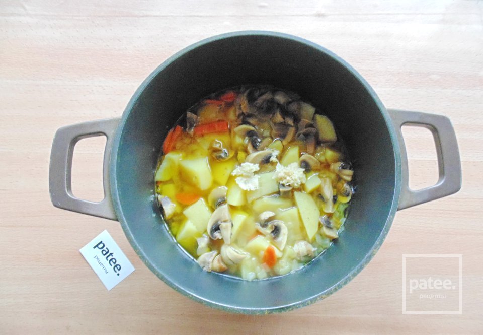 Тушеный картофель с фасолью и грибами - Шаг 9