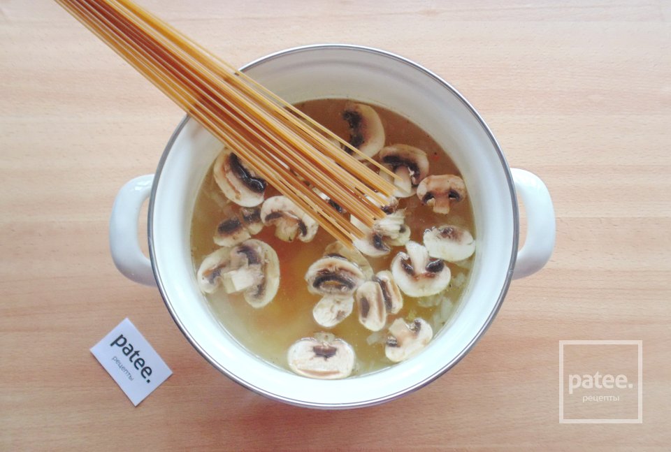 Куриный суп с гречневой лапшой и грибами - Шаг 6