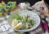 Салат с огурцом, яйцами и зеленью