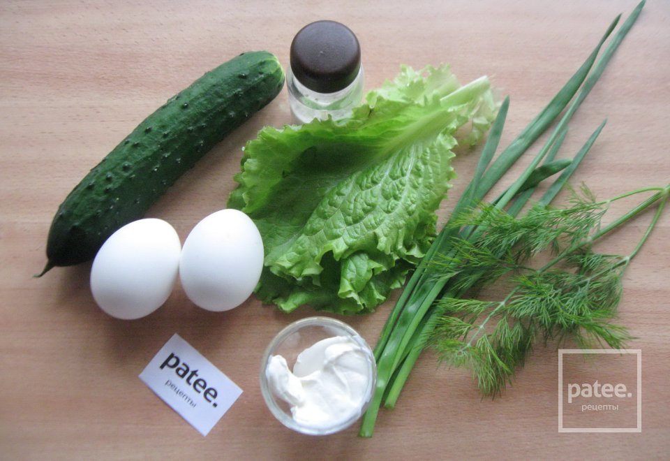 Салат с огурцом, яйцами и зеленью - Шаг 1