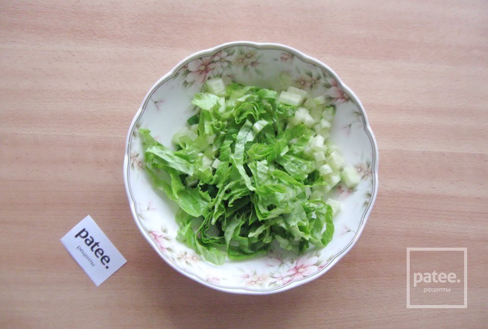 Салат с огурцом, яйцами и зеленью - Шаг 4