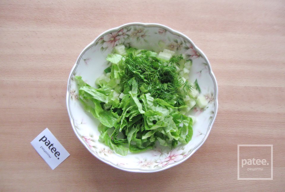 Салат с огурцом, яйцами и зеленью - Шаг 5