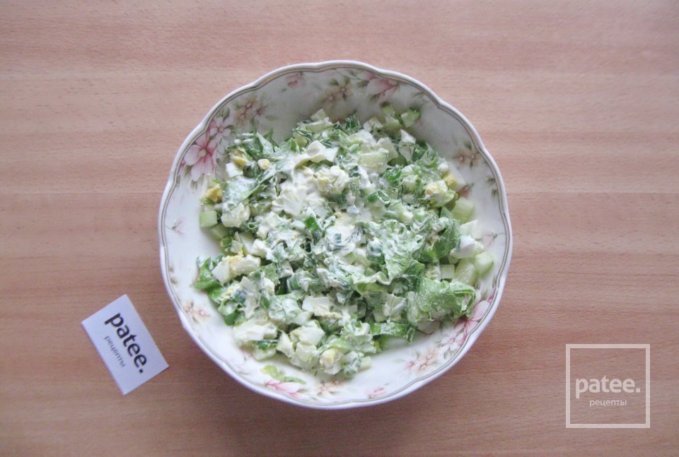 Салат с огурцом, яйцами и зеленью - Шаг 9