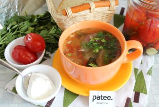 Щи с бараниной и маринованными помидорами