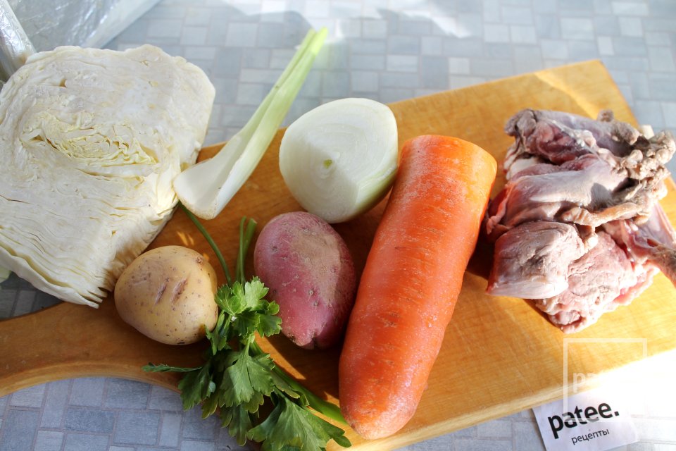 Щи с бараниной и маринованными помидорами - Шаг 1