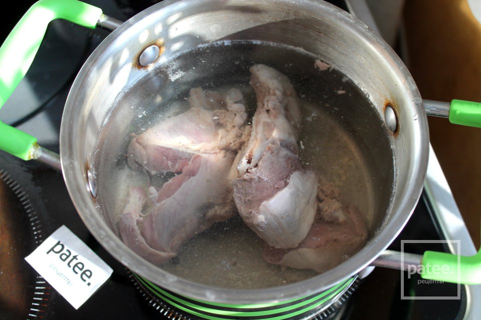 Щи с бараниной и маринованными помидорами - Шаг 2