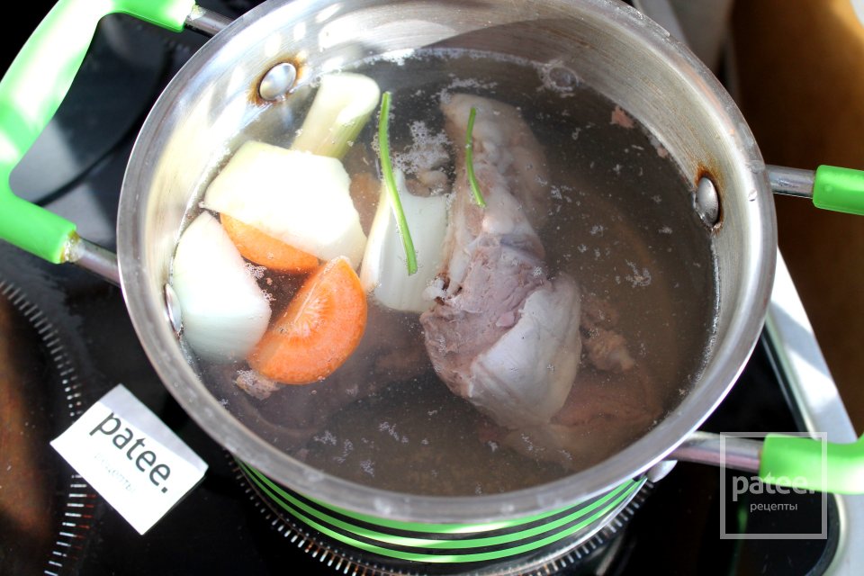 Щи с бараниной и маринованными помидорами - Шаг 3