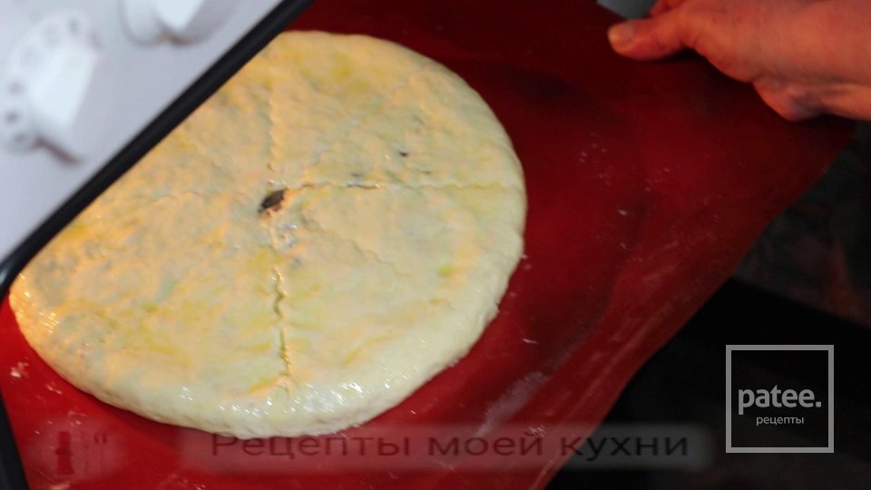 Пирог с картошкой и грибами на кефире - Шаг 11