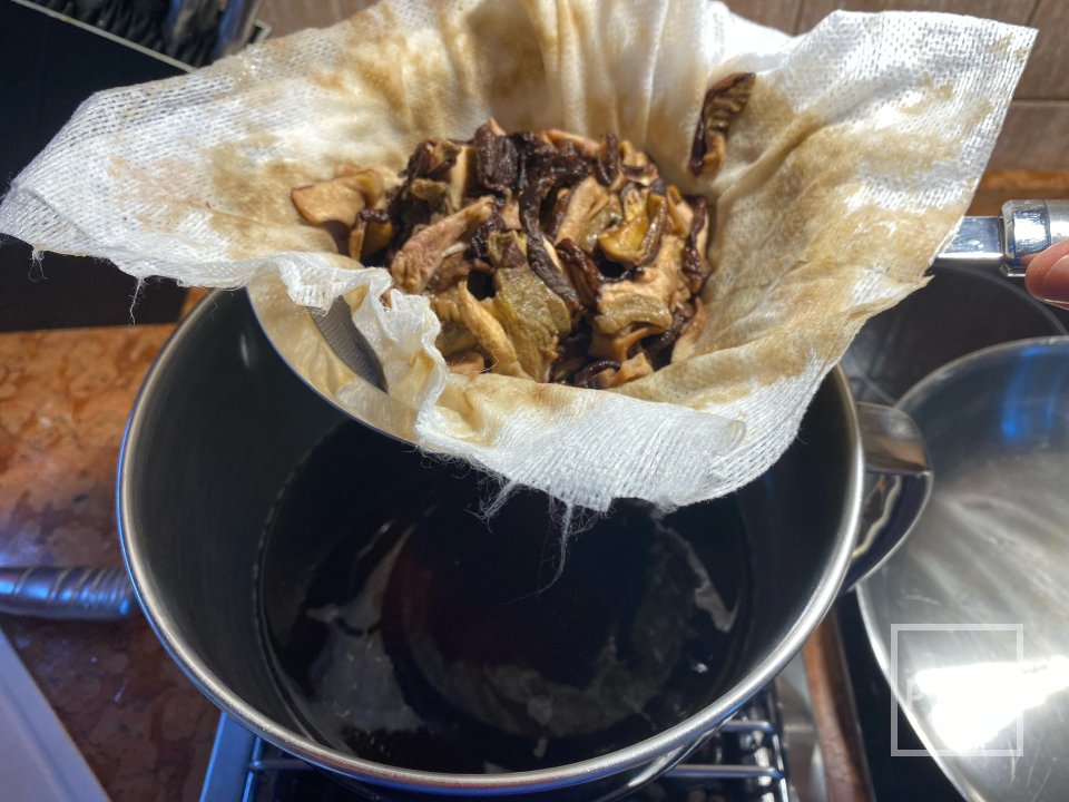 Суп из сушёных белых грибов - Шаг 2