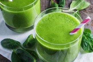 Детокс-смузи Зелень + апельсиновый фреш + яблоко + семена льна.