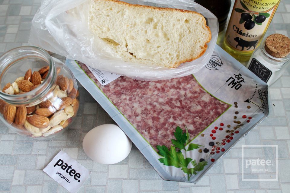 Мясные котлеты с орешками - Шаг 1