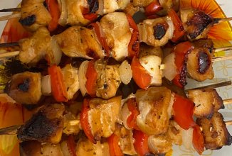 Куриные шашлычки с овощами в духовке