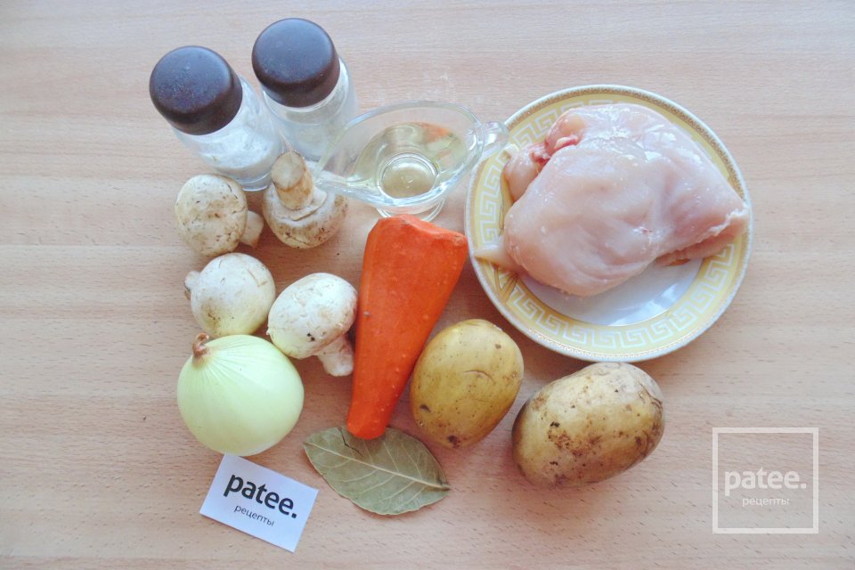 Куриное филе с шампиньонами и картофелем - Шаг 1