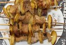 Шашлычки из свинины с молодым картофелем в цитрусовом маринаде в духовке