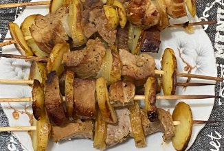 Шашлычки из свинины с молодым картофелем в цитрусовом маринаде в духовке