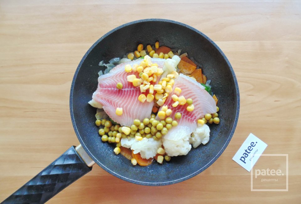 Тилапия тушеная с овощами - Шаг 8