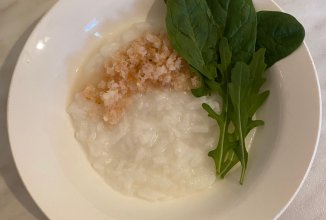 Ризотто с мясом крыля и шпинатом с рукколой