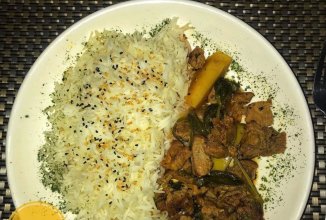 Арабский рис с мясом и яблоками