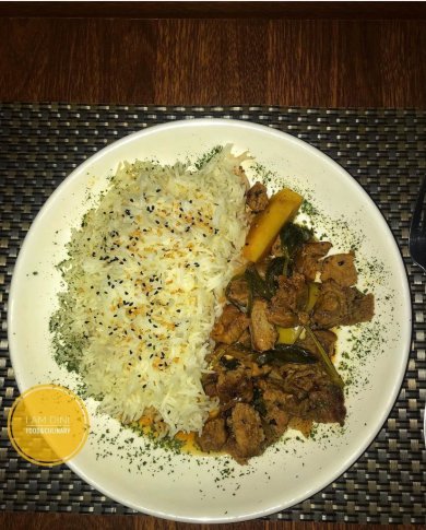 Арабский рис с мясом и яблоками