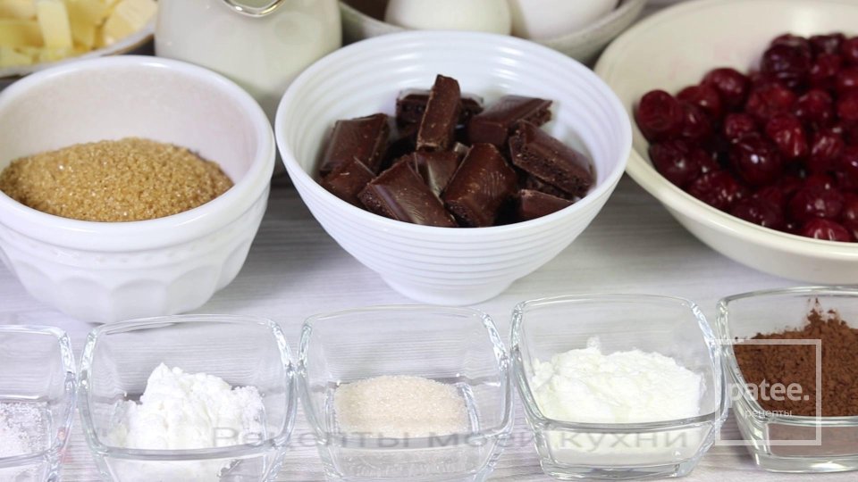 Шоколадный пирог с вишней - Шаг 1