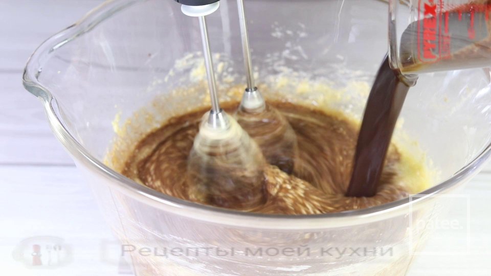 Шоколадный пирог с вишней - Шаг 7