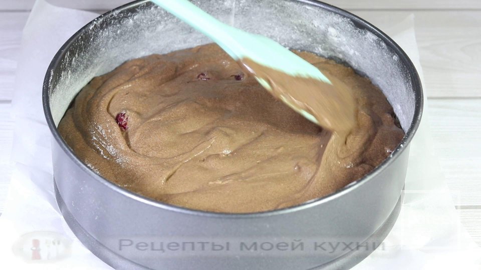 Шоколадный пирог с вишней - Шаг 11