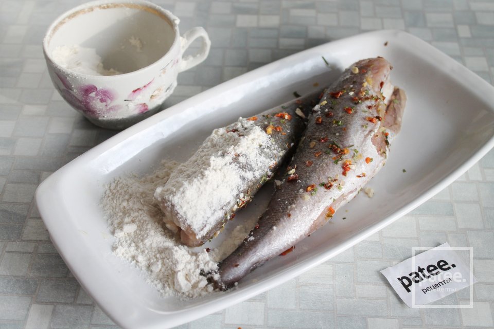 Хек по-домашнему на сковороде - Шаг 6