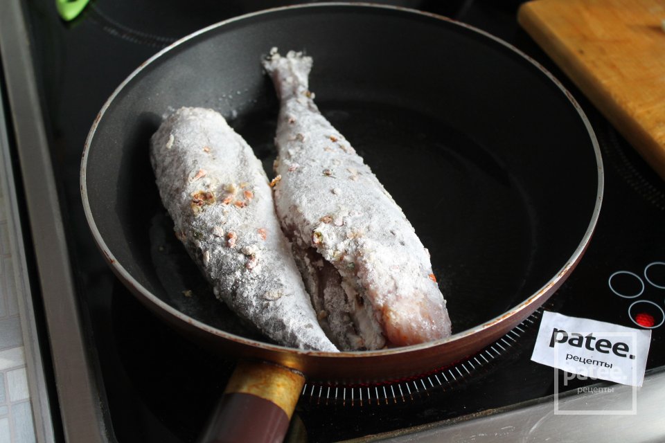 Хек по-домашнему на сковороде - Шаг 8