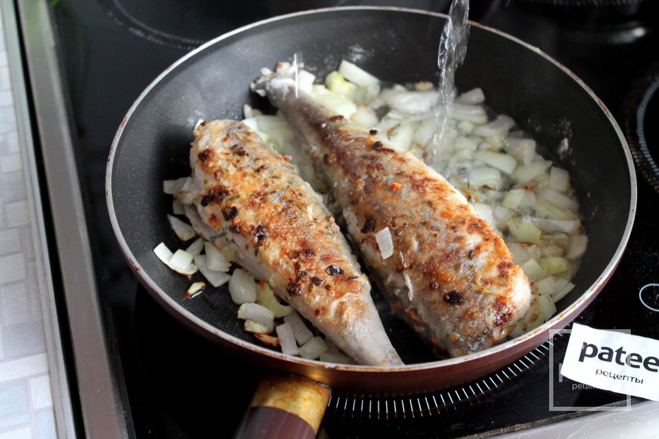 Хек по-домашнему на сковороде - Шаг 12