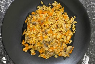 Постный рецепт: булгур с грибами и морковью