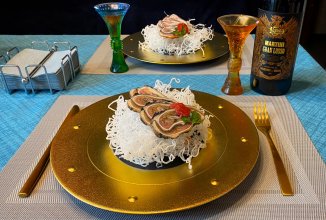 Рулет из свиных ушей с фунчозой