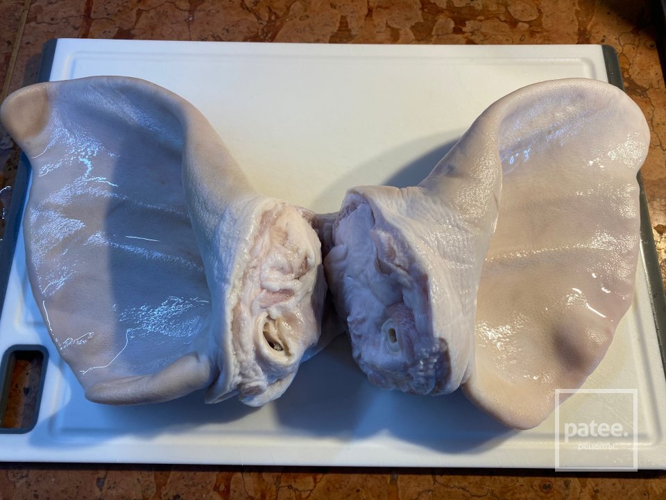 Рулет из свиных ушей с фунчозой - Шаг 1