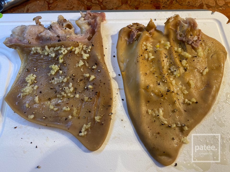 Рулет из свиных ушей с фунчозой - Шаг 9