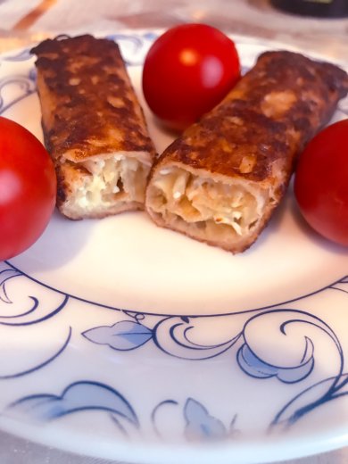 Трубочки из лаваша с сыром, яйцами и зелёным луком