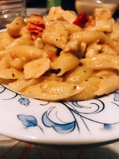 Паста с курицей и Черри в сливках - Шаг 1