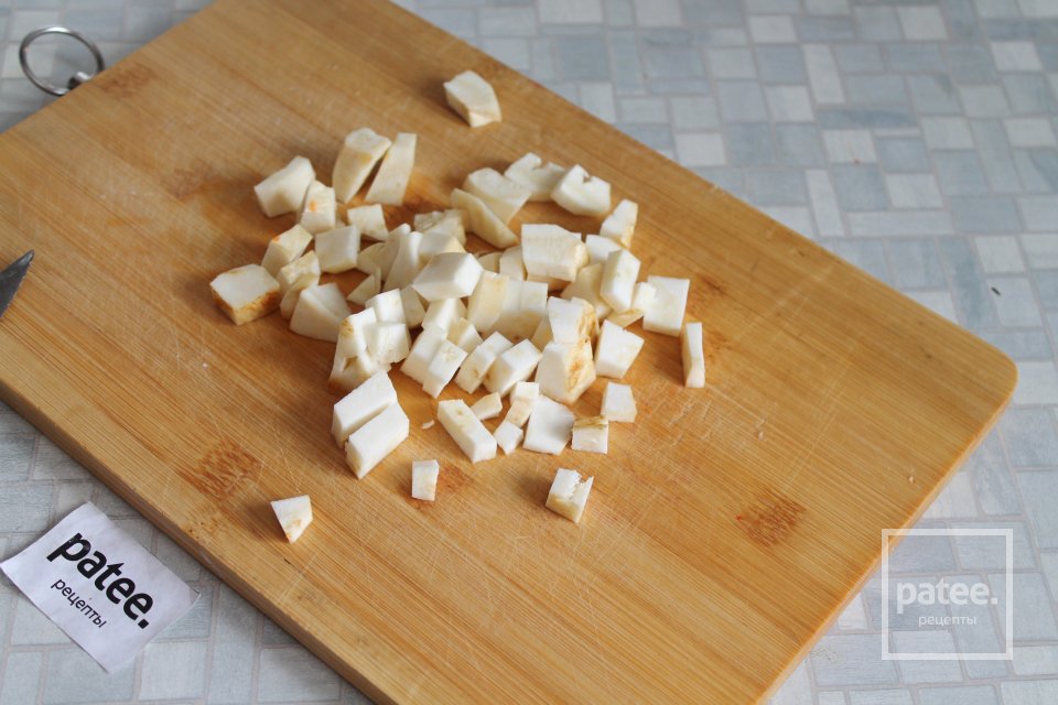 Фрикадельки из говядины, тушенные с овощами и грибами в сметане - Шаг 12