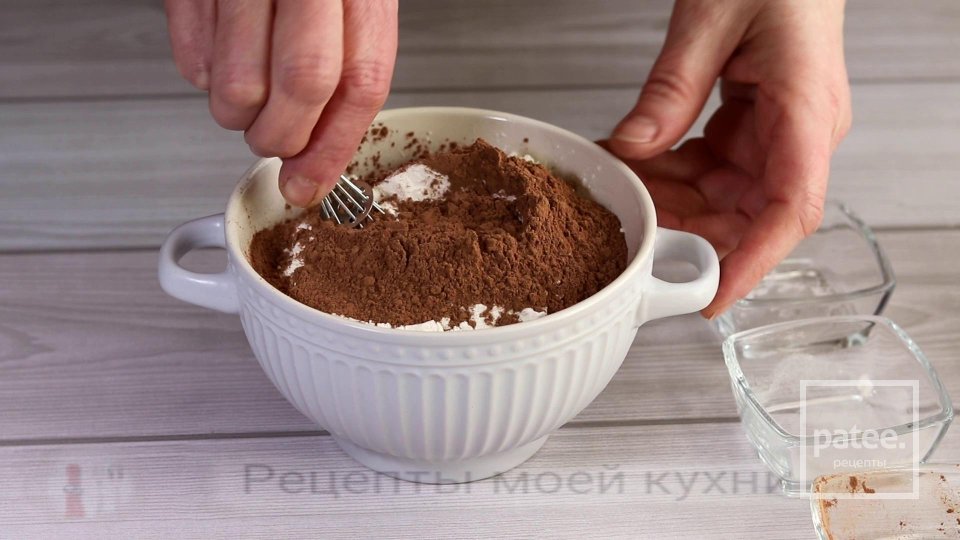 Шоколадные кексы с творожно - кокосовой начинкой - Шаг 5