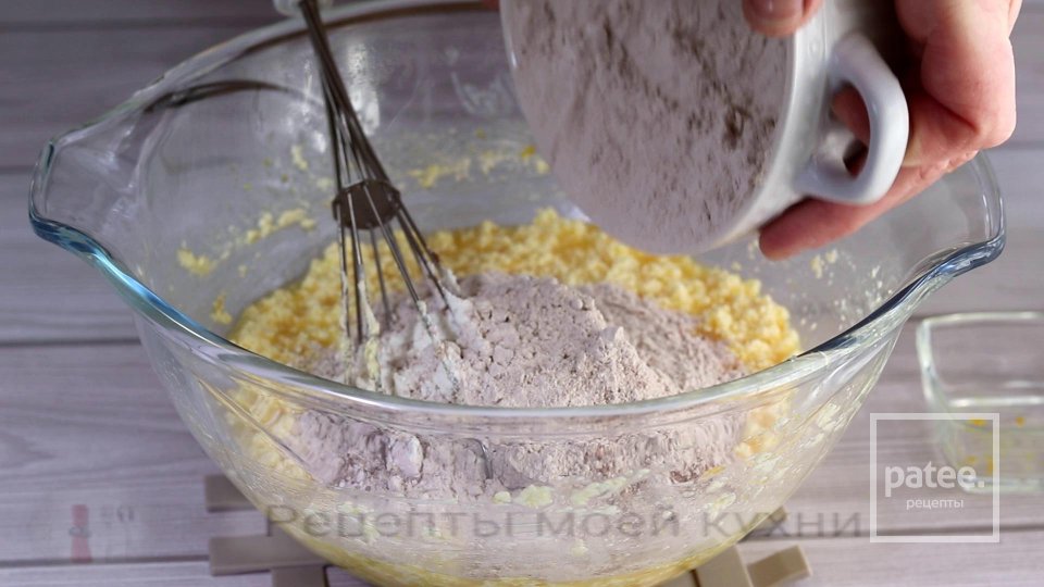 Шоколадные кексы с творожно - кокосовой начинкой - Шаг 8