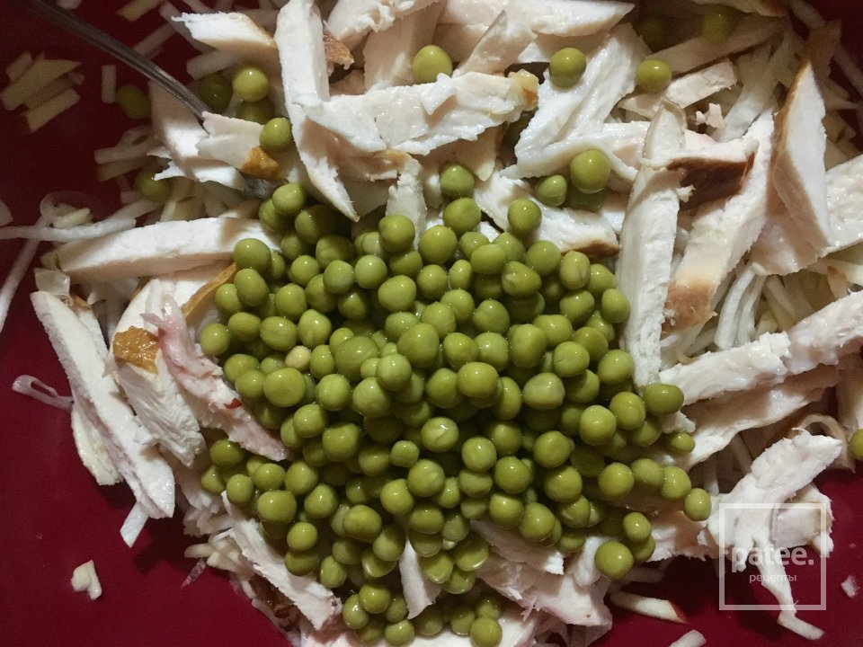 Салат с дайконом и копчёной курицей. - Шаг 5