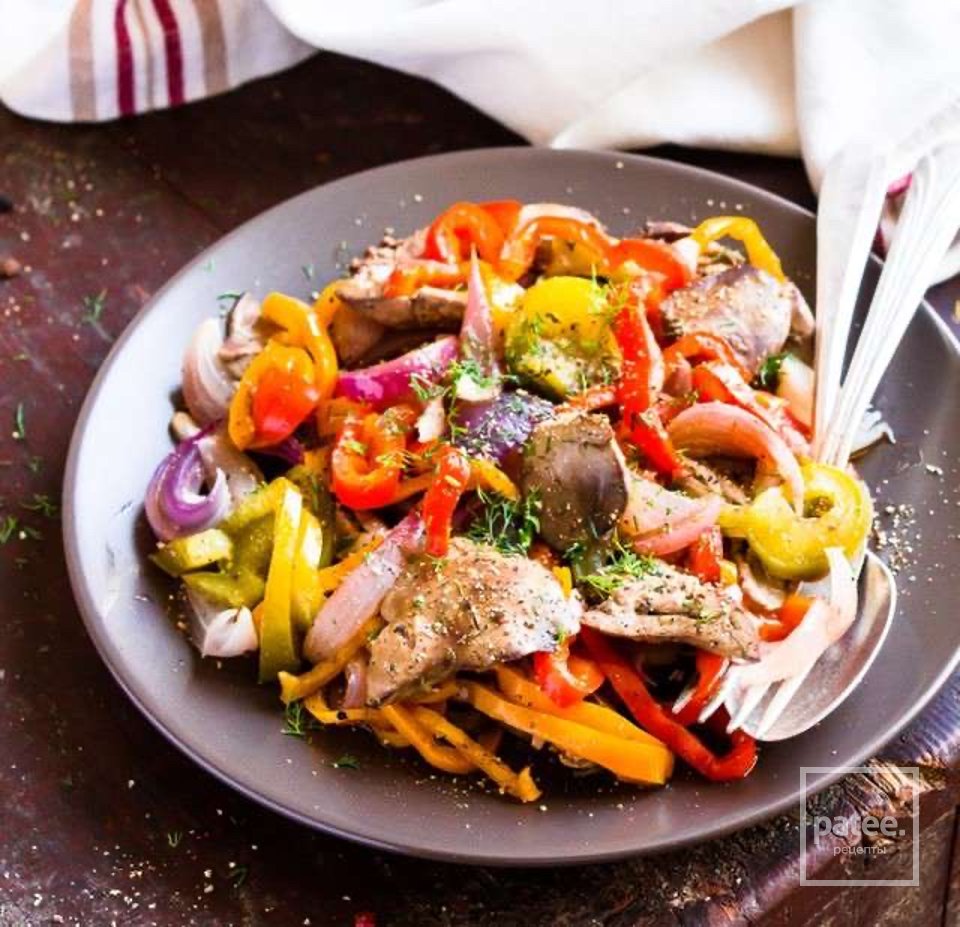 Тёплый салат с куриной печенью и овощами 🥗 - Шаг 1