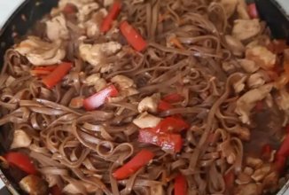 Лапша с курицей в соусе терияке 🍝