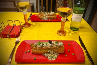 Слойка со сморчками в сливочном соусе