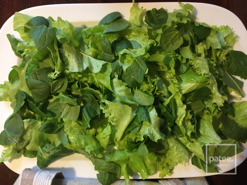 Салат с жареным сыром и мандаринами. - Шаг 1