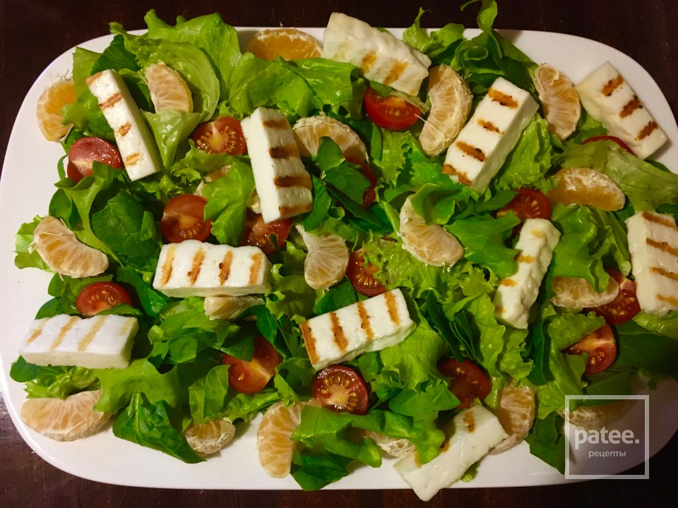 Салат с жареным сыром и мандаринами. - Шаг 3