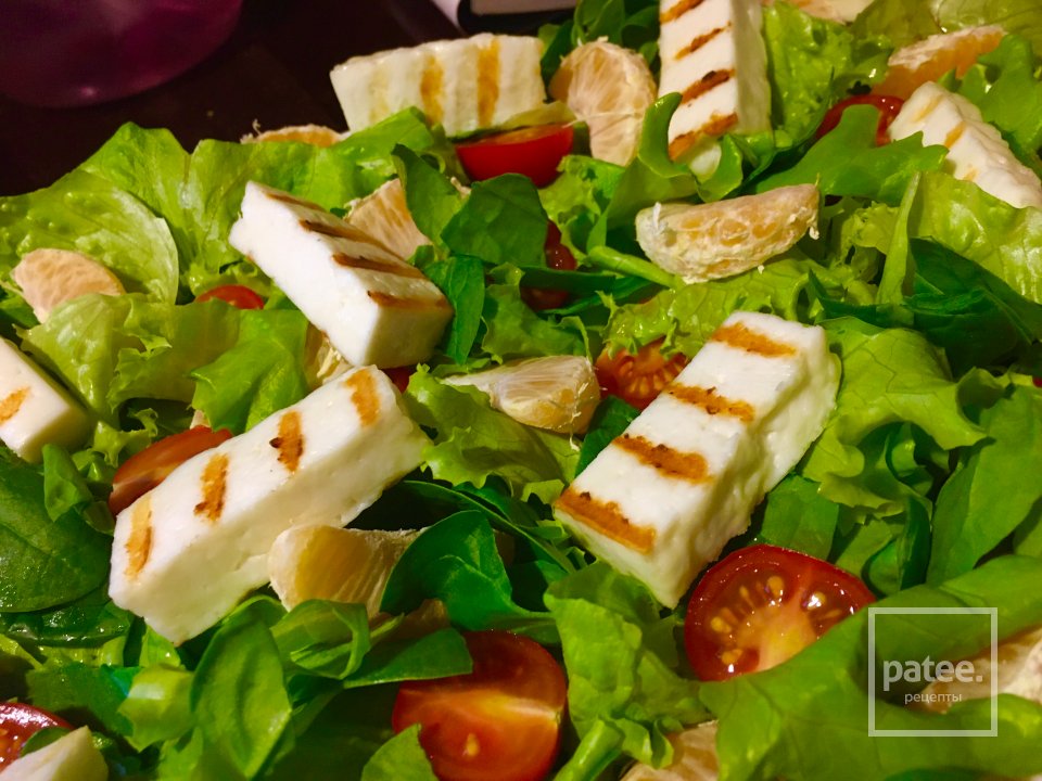 Салат с жареным сыром и мандаринами. - Шаг 4